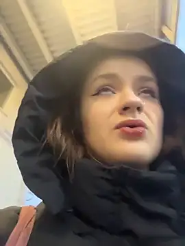 KittyQueeny online show from 12.20.25