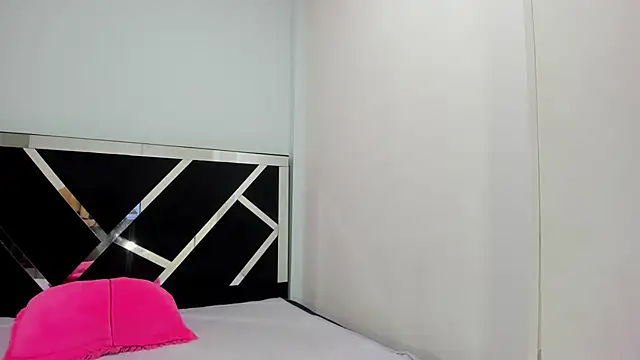 Snapshot of iisabella_noa chatting on 09.13.25 iisabella noa online show from 09.13.25