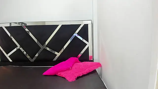 Snapshot of iisabella_noa chatting on 09.17.25 iisabella noa online show from 09.17.25