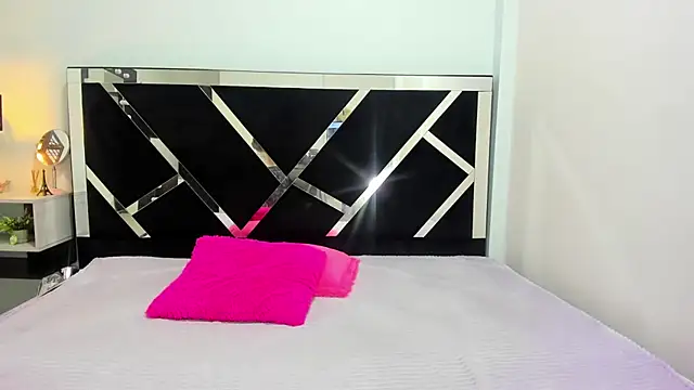 Snapshot of iisabella_noa chatting on 09.20.25 iisabella noa online show from 09.20.25