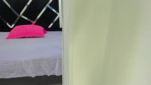 Snapshot of iisabella_noa chatting on 09.29.25 iisabella noa online show from 09.29.25