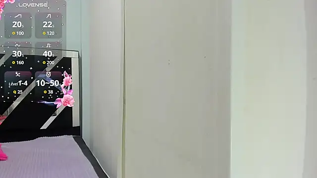 Snapshot of iisabella_noa chatting on 10.15.25 iisabella noa online show from 10.15.25