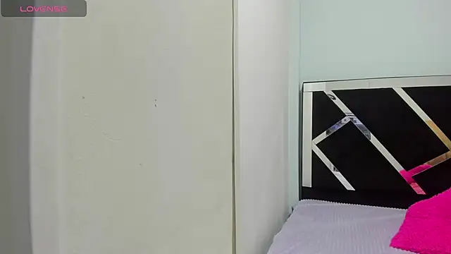 Snapshot of iisabella_noa chatting on 10.21.25 iisabella noa online show from 10.21.25