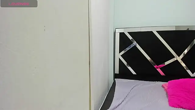 Snapshot of iisabella_noa chatting on 10.22.25 iisabella noa online show from 10.22.25