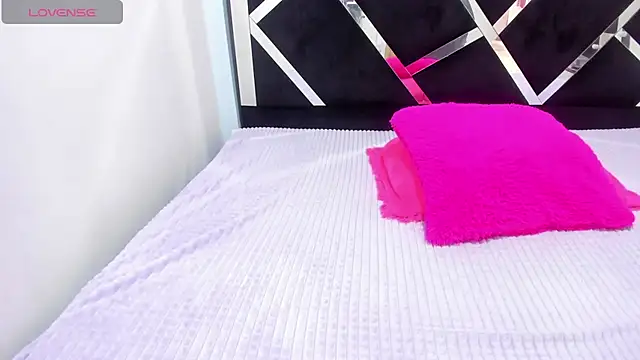 Snapshot of iisabella_noa chatting on 10.23.25 iisabella noa online show from 10.23.25