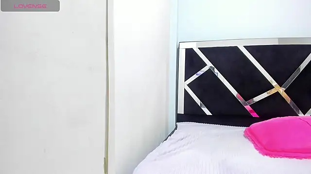 Snapshot of iisabella_noa chatting on 10.27.25 iisabella noa online show from 10.27.25