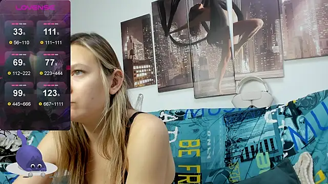 Snapshot of Sunny_Sammy chatting on 10.19.25 Sunny Sammy online show from 10.19.25