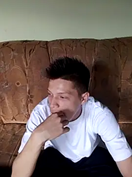 Snapshot of elinnki chatting on 10.25.25 elinnki online show from 10.25.25