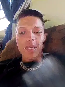 Snapshot of elinnki chatting on 11.14.25 elinnki online show from 11.14.25