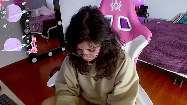 larah uwu online show from 09.17.25