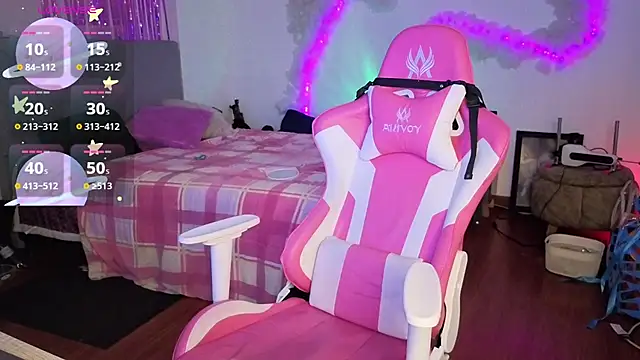 larah uwu online show from 04.17.26