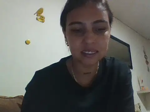 Snapshot of EmmaSplycer02 chatting on 04.01.26 EmmaSplycer02 online show from 04.01.26