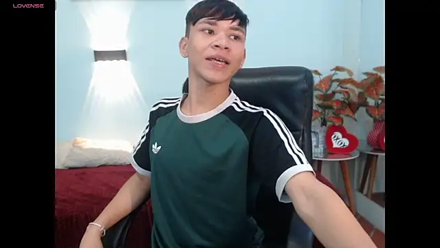 Snapshot of nathanclay chatting on 09.18.25 nathanclay online show from 09.18.25