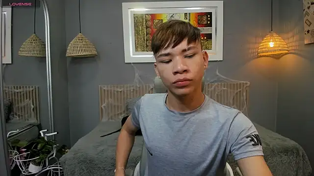 Snapshot of nathanclay chatting on 10.11.25 nathanclay online show from 10.11.25