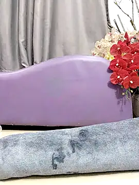 Snapshot of Jess-Thuy chatting on 10.18.25 Jess-Thuy online show from 10.18.25