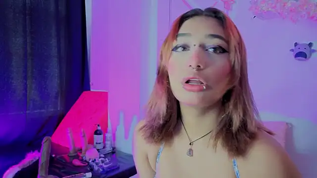 zoelight18 online show from 10.14.25