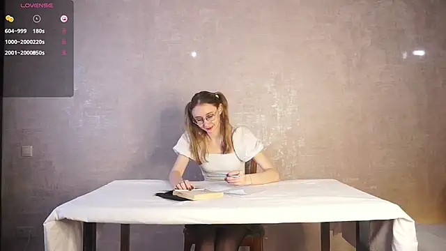 BeatrixHiett online show from 10.04.25