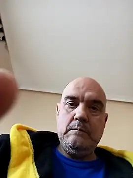 Snapshot of geli45 chatting on 10.10.25 geli45 online show from 10.10.25