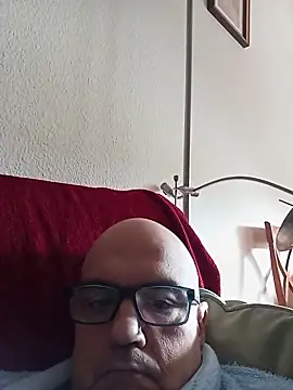 Snapshot of geli45 chatting on 11.10.25 geli45 online show from 11.10.25