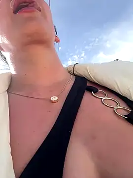 Ninabigtitied online show from 09.27.25