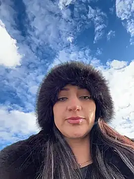 Ninabigtitied online show from 11.18.25