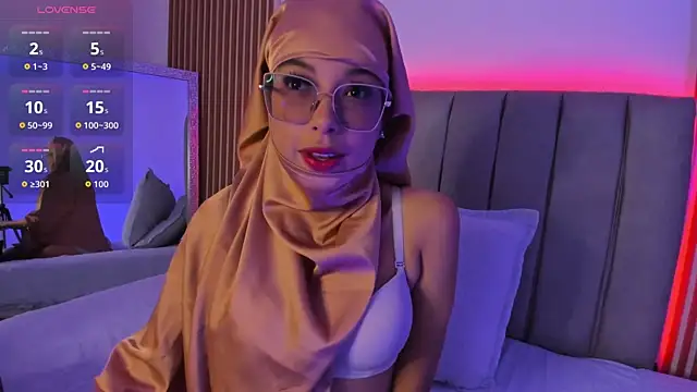 Snapshot of naishaa_ chatting on 09.24.25 naishaa online show from 09.24.25