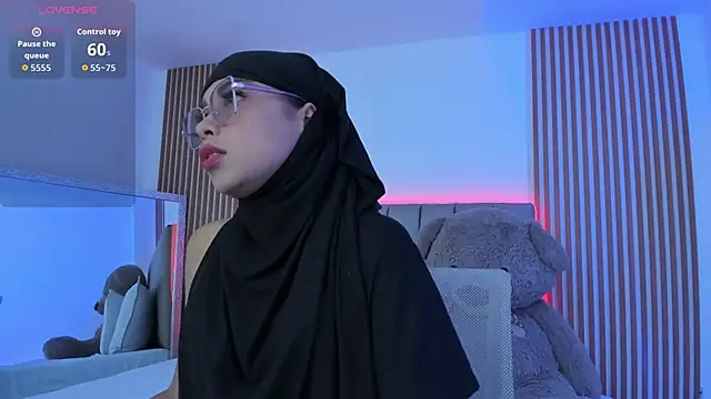 Snapshot of naishaa_ chatting on 09.27.25 naishaa online show from 09.27.25