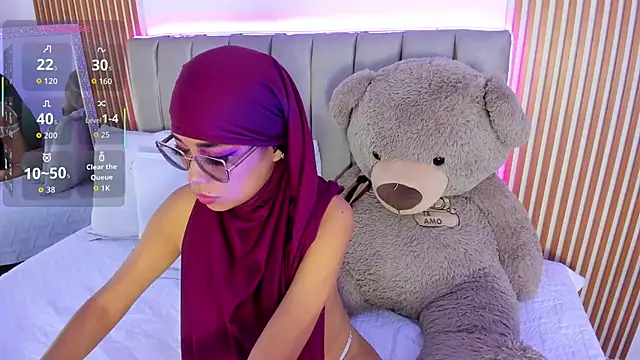 Snapshot of naishaa_ chatting on 10.11.25 naishaa online show from 10.11.25