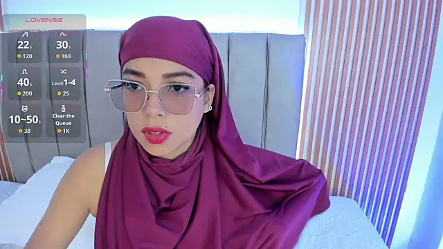 Snapshot of naishaa_ chatting on 10.24.25 naishaa online show from 10.24.25