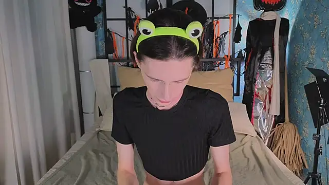 madi snow online show from 11.02.25