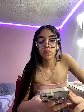 Snapshot of _Alix_7 chatting on 10.22.25 Alix 7 online show from 10.22.25