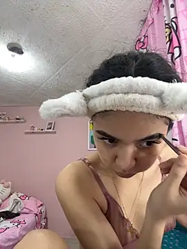 Snapshot of _Alix_7 chatting on 11.08.25 Alix 7 online show from 11.08.25