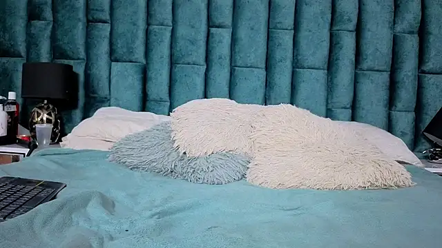 Emma Foxi online show from 02.17.26