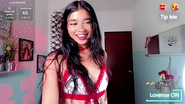 Snapshot of Elsa_Pataky chatting on 09.29.25 Elsa Pataky online show from 09.29.25