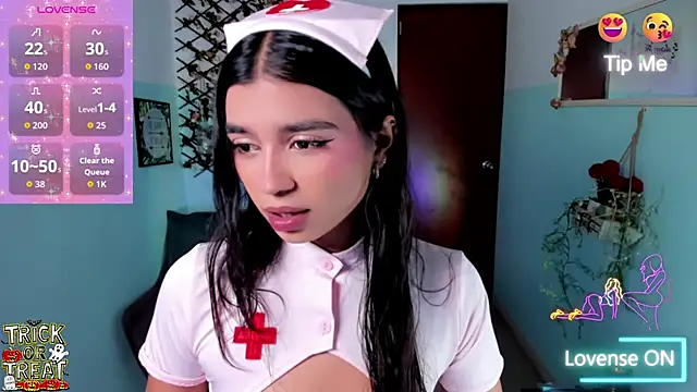 Snapshot of Elsa_Pataky chatting on 10.17.25 Elsa Pataky online show from 10.17.25