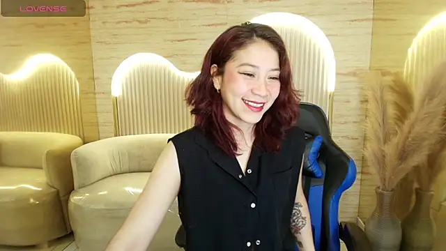Snapshot of valentina_r_ chatting on 09.12.25 valentina r online show from 09.12.25