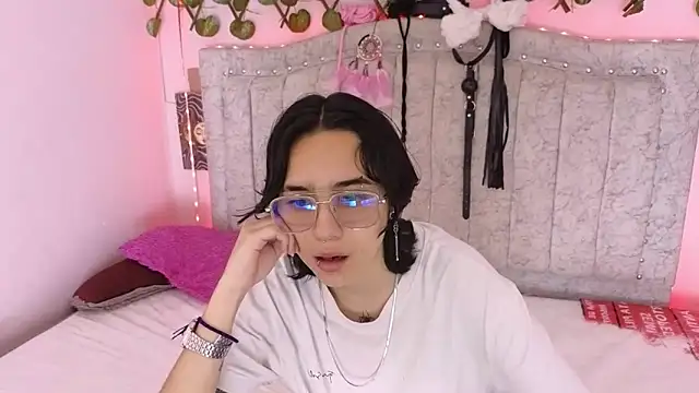 katalinathxandbritney1 online show from 09.17.25