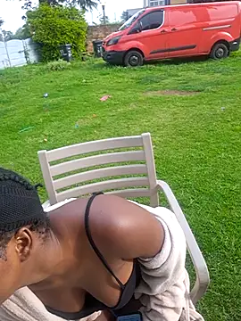 SweetHoney21  online show from 12.18.25