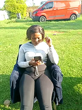 SweetHoney21  online show from 12.19.25