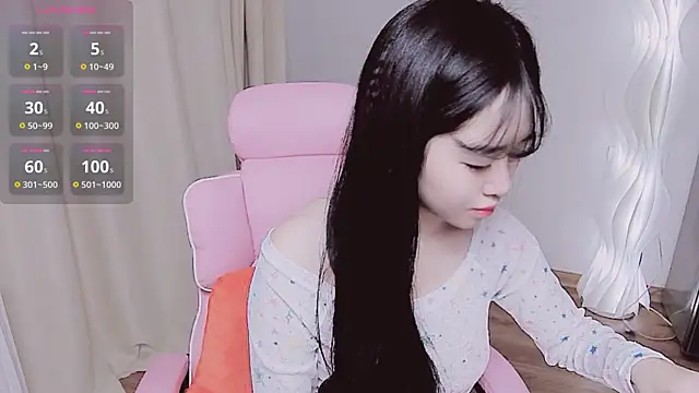 Snapshot of Miu-999 chatting on 11.17.25 Miu-999 online show from 11.17.25