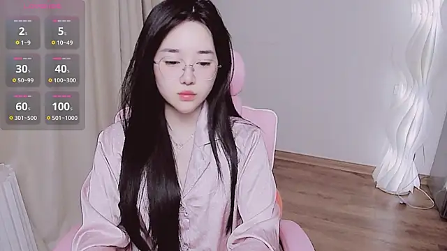 Snapshot of Miu-999 chatting on 11.27.25 Miu-999 online show from 11.27.25