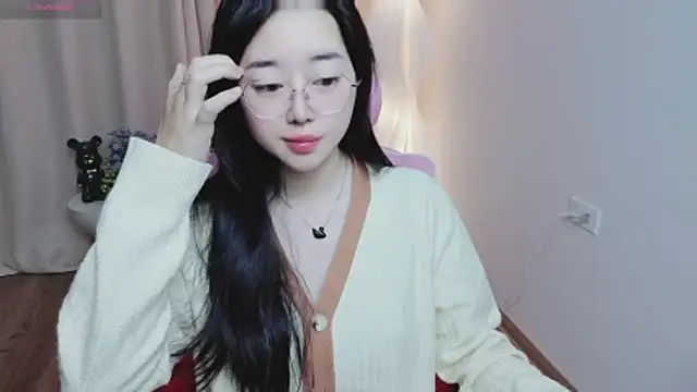 Snapshot of Miu-999 chatting on 12.20.25 Miu-999 online show from 12.20.25