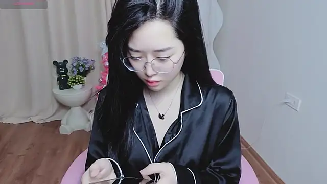 Snapshot of Miu-999 chatting on 12.22.25 Miu-999 online show from 12.22.25