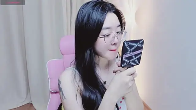 Snapshot of Miu-999 chatting on 04.05.26 Miu-999 online show from 04.05.26