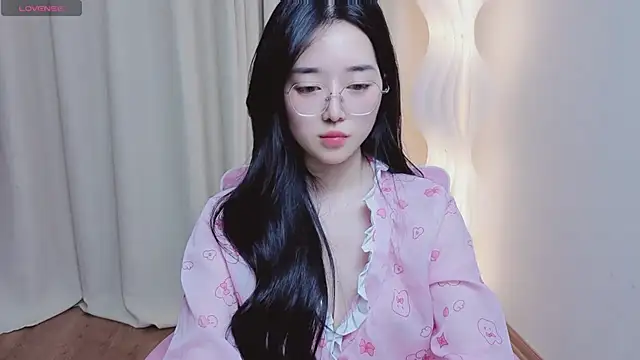 Snapshot of Miu-999 chatting on 04.11.26 Miu-999 online show from 04.11.26