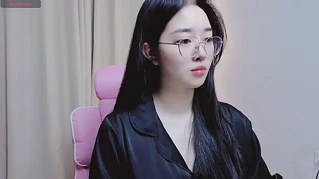 Snapshot of Miu-999 chatting on 04.14.26 Miu-999 online show from 04.14.26