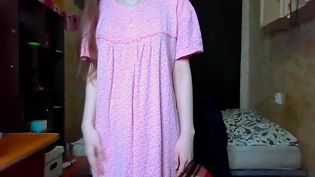 Snapshot of litle_owl chatting on 10.01.25 litle owl online show from 10.01.25