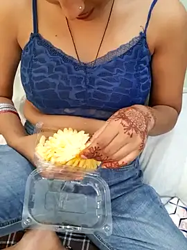 Naira-Tripathi online show from 09.28.25