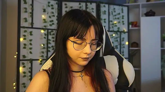 Snapshot of BereniceBattersby chatting on 09.28.25 BereniceBattersby online show from 09.28.25