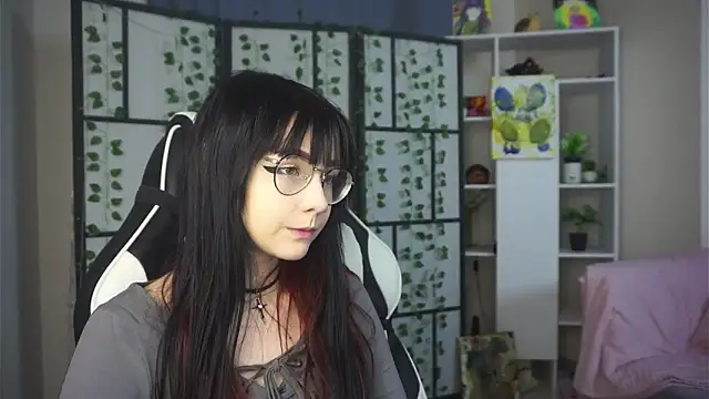 Snapshot of BereniceBattersby chatting on 10.02.25 BereniceBattersby online show from 10.02.25